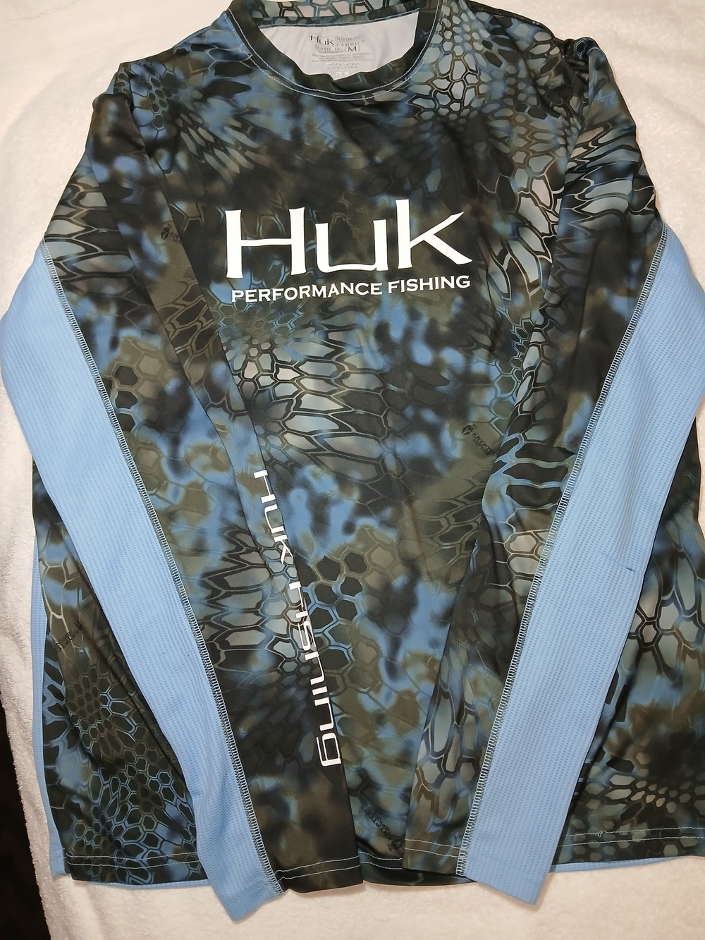 Huk Performance Fishing Long Sleeve Shirt - Neptune Blue Camo